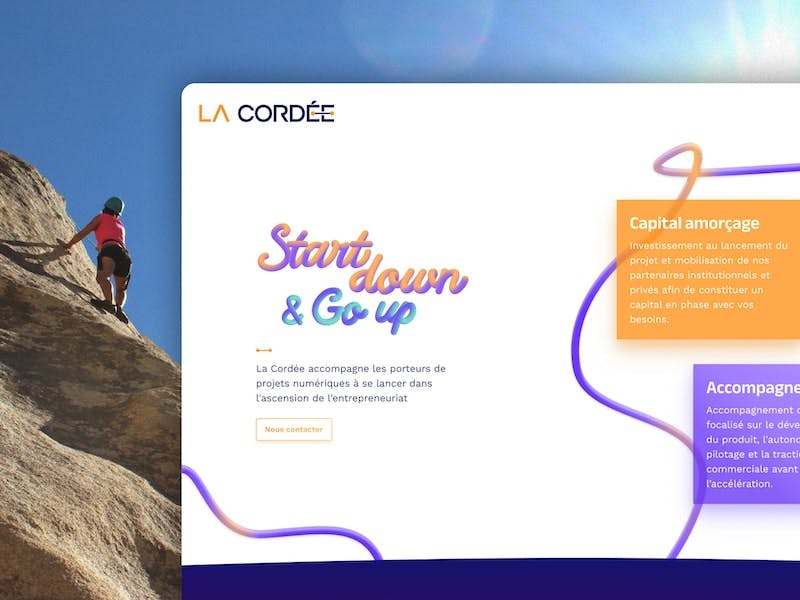Écran d'accueil du site La Cordée devant une photo d'une alpiniste qui escalade une montagne rocheuse ensoleillée